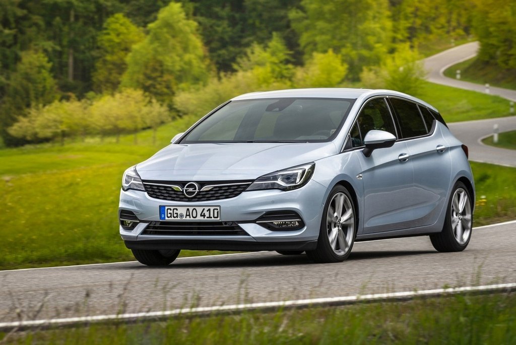 Katsaus päivitettyyn Opel Astra Hatchback -malliin