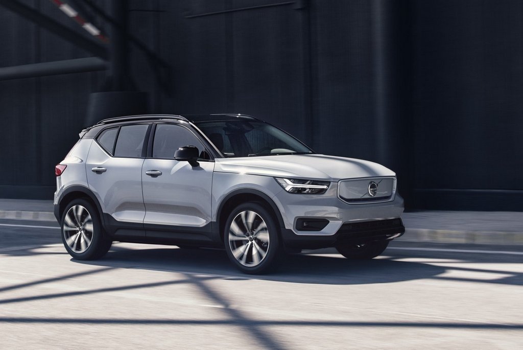 Sähköinen nelivetoinen crossover Volvo XC40 Recharge