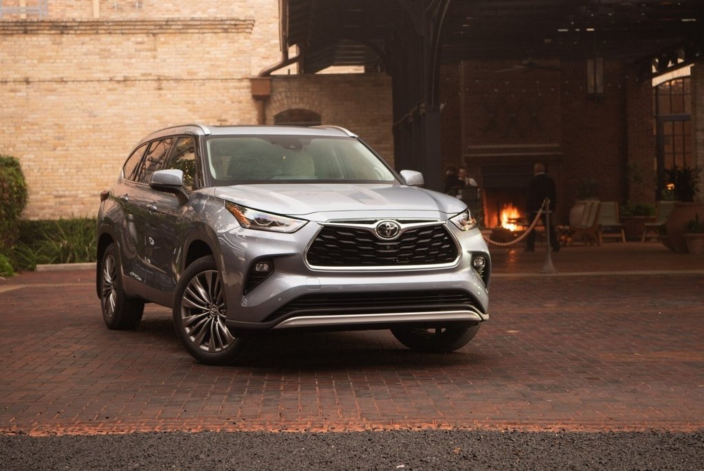 Toyota Highlander -crossoverin uusi sukupolvi