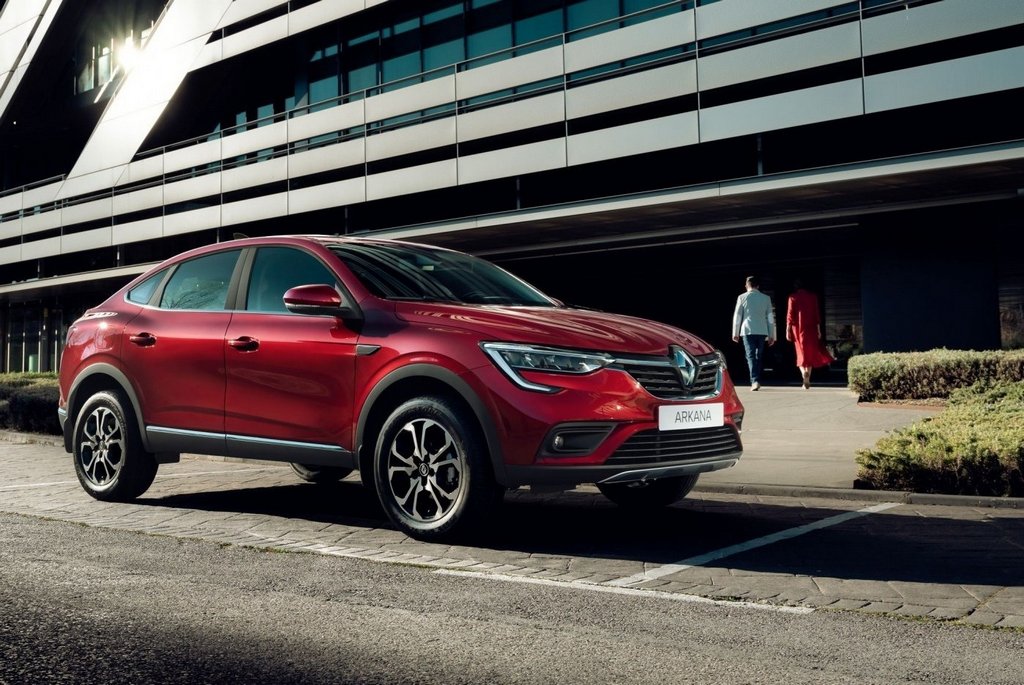 Kompaktin crossoverin Renault Arkana koeajo