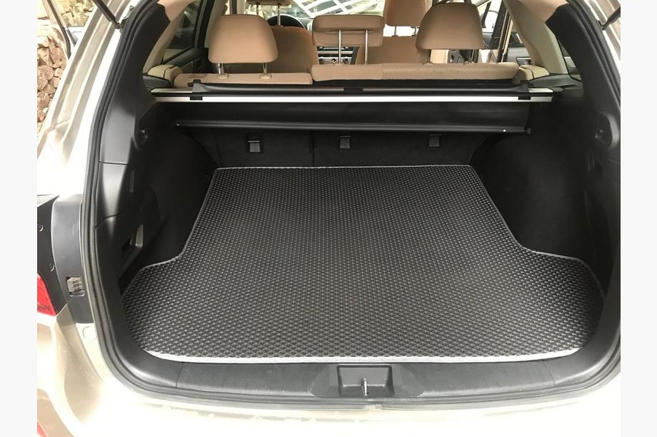 Subaru Outback 2014–2019 Tavaratilamatto (musta, EVA) Image
