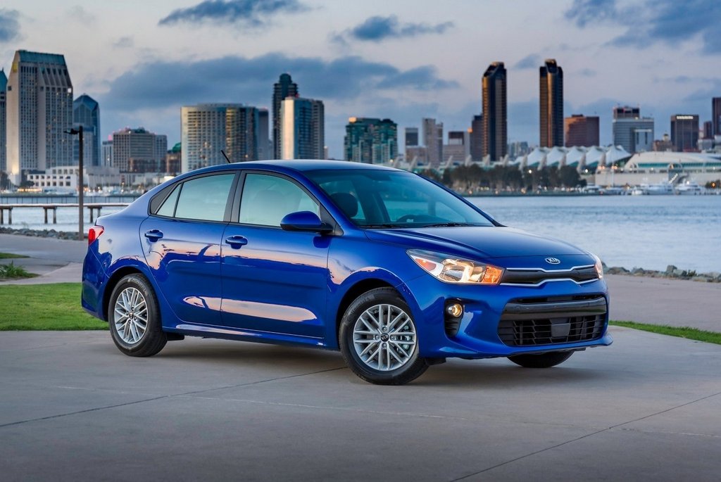 Kompaktin sedanin KIA Rio neljäs sukupolvi