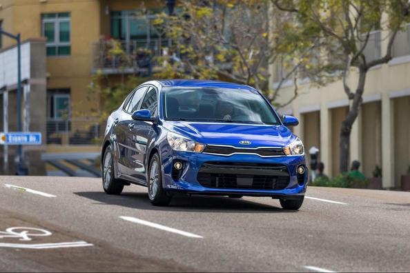 Kompaktin sedanin KIA Rio neljäs sukupolvi