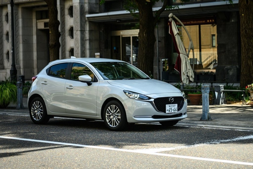 Uudistettu subkompakti Mazda 2 -viistoperä