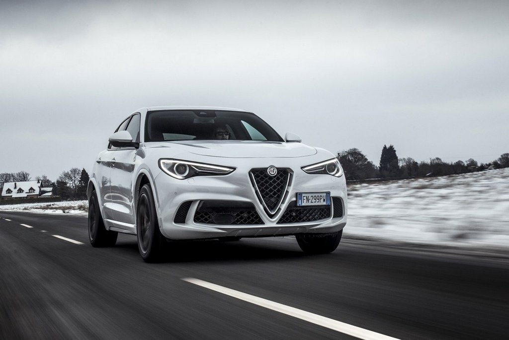 Alfa Romeo Stelvio -kompakticrossoverin ensimmäinen sukupolvi