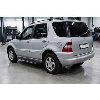 Bosphorus Grey -sivuastinlaudat (2 kpl, alumiini) Mercedes ML W163 1997–2005 kuva 1