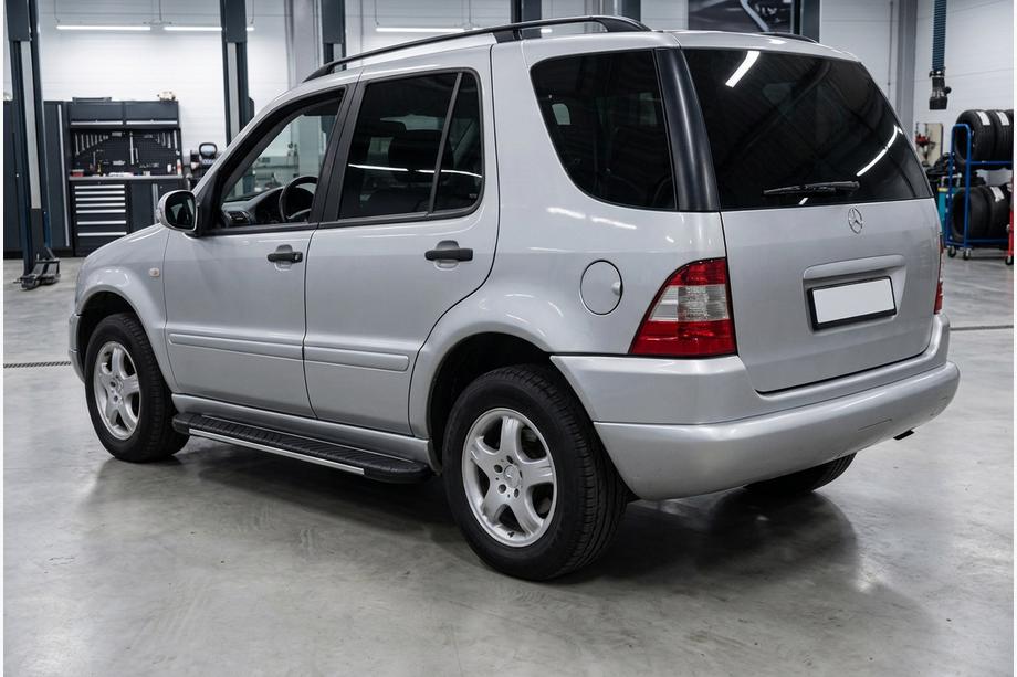 Mercedes ML W163 1997–2005 Bosphorus Grey -sivuastinlaudat (2 kpl, alumiini) Image
