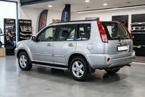 Nissan X-trail T30 2002–2007 Maydos V1 -sivuporrast (2 kpl, alumiini) kuva 1