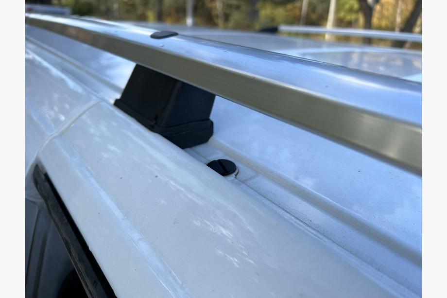 Mercedes Vito/V-class W447 2014– Kromatut kattokaiteet DDU (muovijalat) Pitkä akseliväli (LONG) Kuva 4
