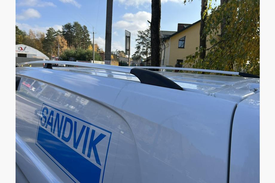 Mercedes Vito/V-class W447 2014– Kromatut kattokaiteet DDU (muovijalat) Pitkä akseliväli (LONG) Kuva 5
