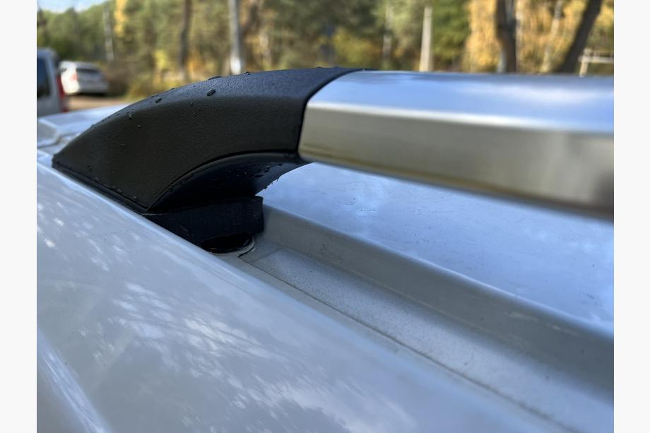 Mercedes Vito/V-class W447 2014– Kromatut kattokaiteet DDU (muovijalat) Pitkä akseliväli (LONG) Kuva 6