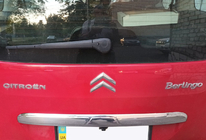 Citroen Berlingo 2008–2018 Kromilista rekisterikilven yläpuolelle (ruostumaton teräs) kuva 1