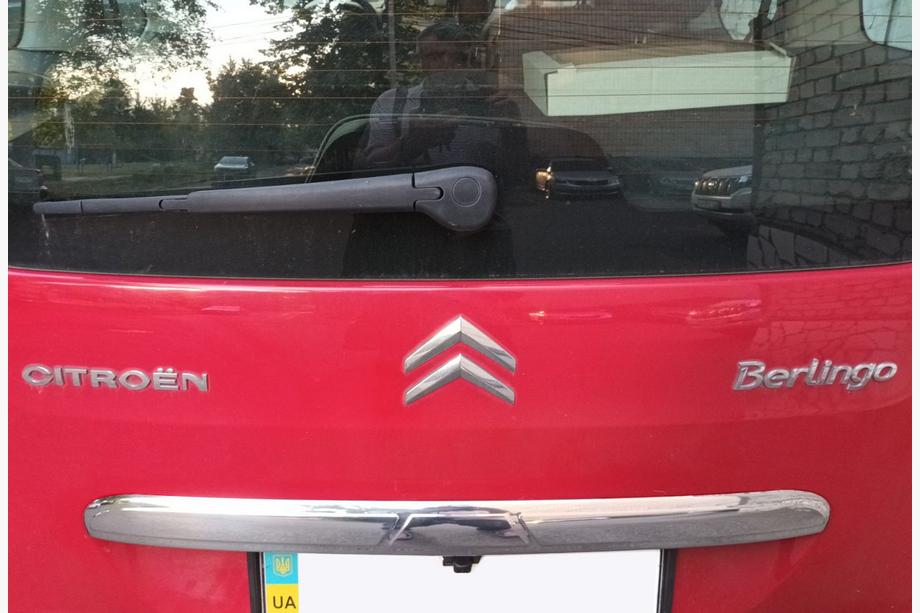 Citroen Berlingo 2008–2018 Kromilista rekisterikilven yläpuolelle (ruostumaton teräs) Image