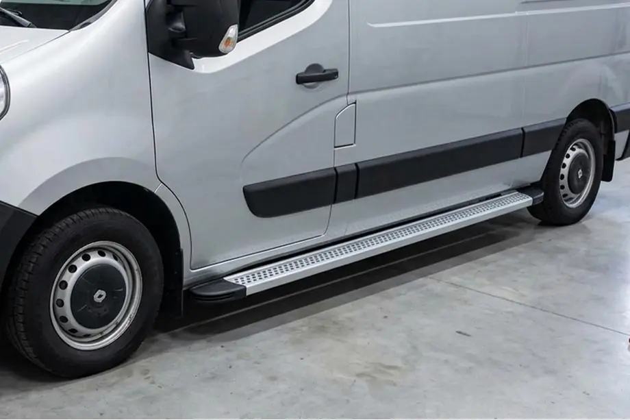 Nissan NV400 2010–2024 Maya V2 sivuportaat (2 kpl, alumiini) Image