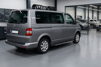 Volkswagen T5 Caravelle 2004–2010 Bosphorus Grey -sivuastinlaudat (2 kpl, alumiini) Pitkä akseliväli kuva 1