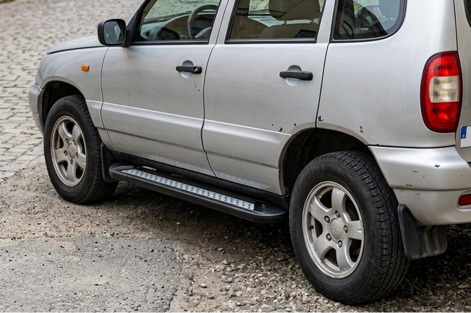 Chevrolet Niva 1998–2020 Sivuastinlaudat New Vision Black (2 kpl, alumiini) Image
