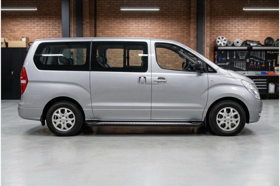 Hyundai H300, H1, Starex 2008–2020 Sivuporras New Vision Black (2 kpl, alumiini) Kuva 1
