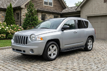 Jeep Compass 2006–2016 Tayga Black sivuaskelmat (2 kpl, alumiini) kuva 1