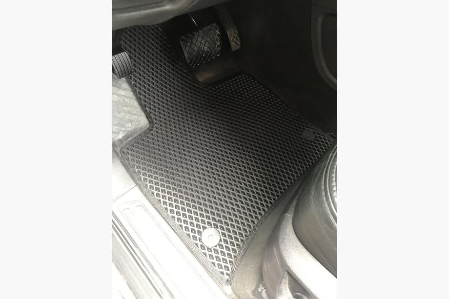 Audi Q7 2005–2015 EVA-lattiamatot (mustat) 3 riviä (6 mattoa) Image