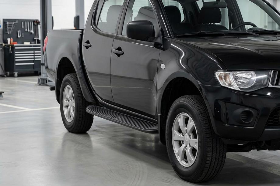 Mitsubishi L200 2015–2024 Tayga Black sivuaskelmat (2 kpl, alumiini) Image