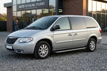 Chrysler Voyager 2001–2007 BlackLine-sivuporrassarja (2 kpl, alumiini) kuva 1