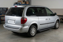 Chrysler Voyager 2001–2007 Allmond Black sivuaskelmat (2 kpl, alumiini) kuva 1