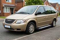 Chrysler Voyager 2001–2007 Allmond Grey -sivuporrassarja (2 kpl, alumiini) kuva 1
