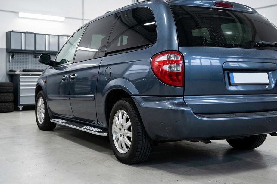 Chrysler Voyager 2001–2007 Tayga V2 sivukynnykset (2 kpl, alumiini) Image