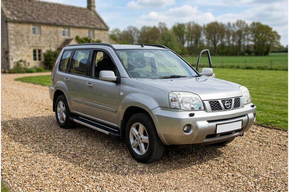 Nissan X-trail T30 2002–2007 RedLine V1 sivuportaat (2 kpl, alumiini) Image