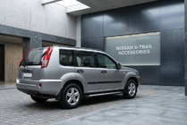 Nissan X-trail T30 2002–2007 Sivuporras New Vision Black (2 kpl, alumiini) kuva 1