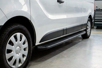 Opel Vivaro 2001–2015 Tayga Black sivuaskelmat (2 kpl, alumiini) kuva 1