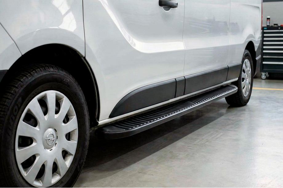Opel Vivaro 2001–2015 Tayga Black sivuaskelmat (2 kpl, alumiini) Image