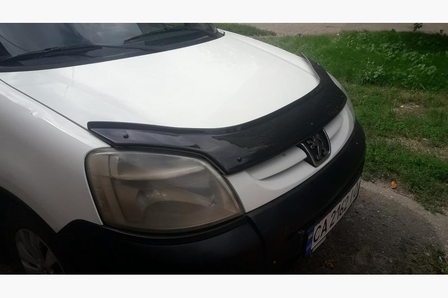 Peugeot Partner 1996–2008 Konepellin deflektori Eurocap (2003-2008) Image