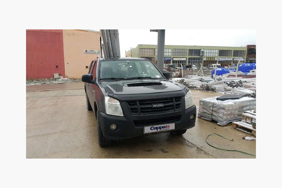 Isuzu D-Max 2002–2011 Konepellin tuuliohjain 2006-2011 (EuroCap) Kuva 2