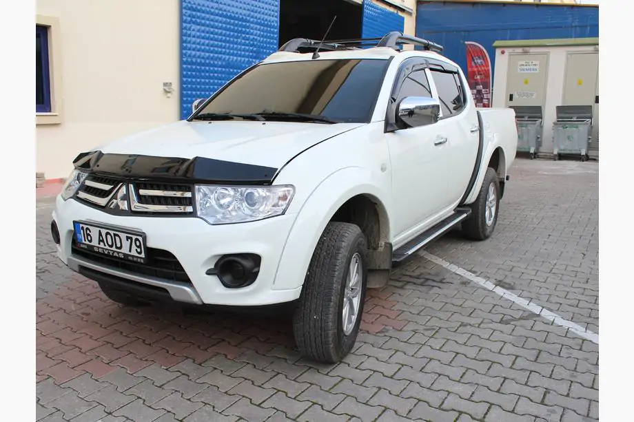 Mitsubishi L200 2006–2015 Konepellin tuuliohjain (EuroCap) Kuva 3