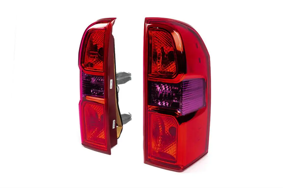Nissan Patrol Y61 1997–2011 Takavalot RED (2004-2008, 2 kpl) Image