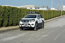 Nissan Navara/NP300 2016– Konepellin tuuliohjain (EuroCap) kuva 4