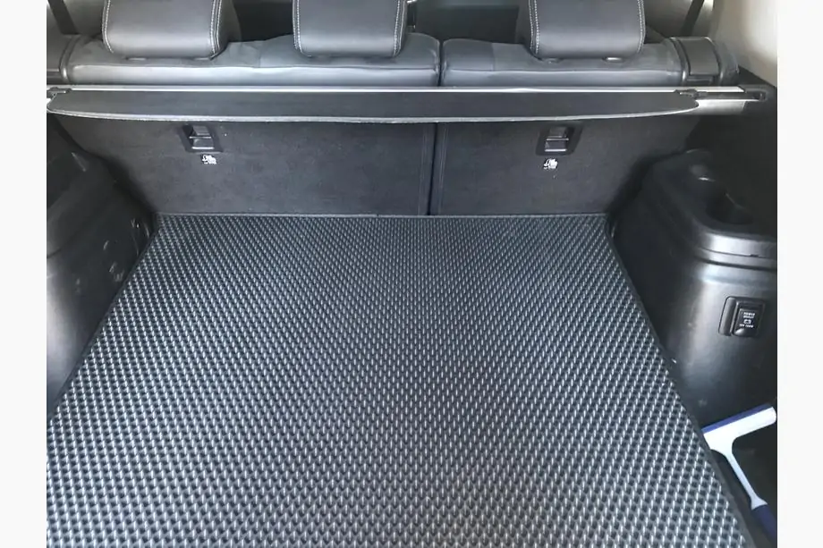 Mitsubishi Outlander 2012–2021 Tavaratilan matto P-HEV EVA (musta) Kuva 3