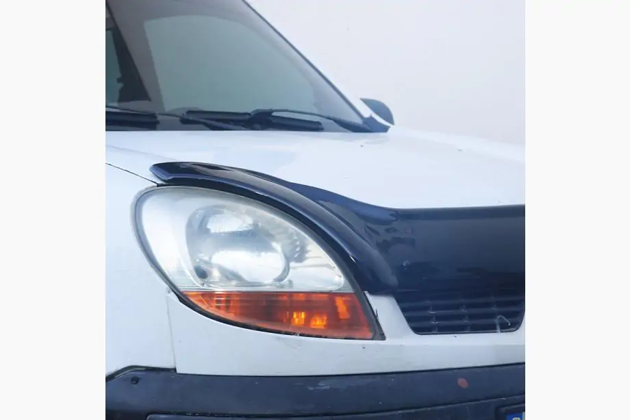Renault Kangoo 1998–2008 Konepellin tuuliohjain 2004-2008 (EuroCap) Kuva 3