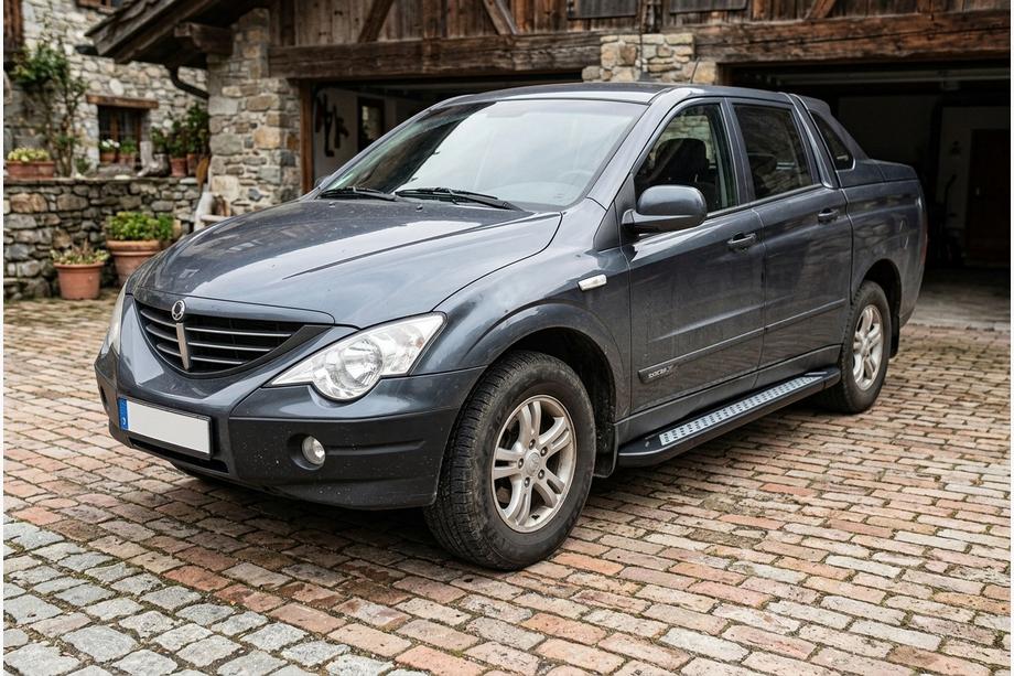 SsangYong Action 2005–2018 Sivuastinlaudat New Vision Black (2 kpl, alumiini) Image