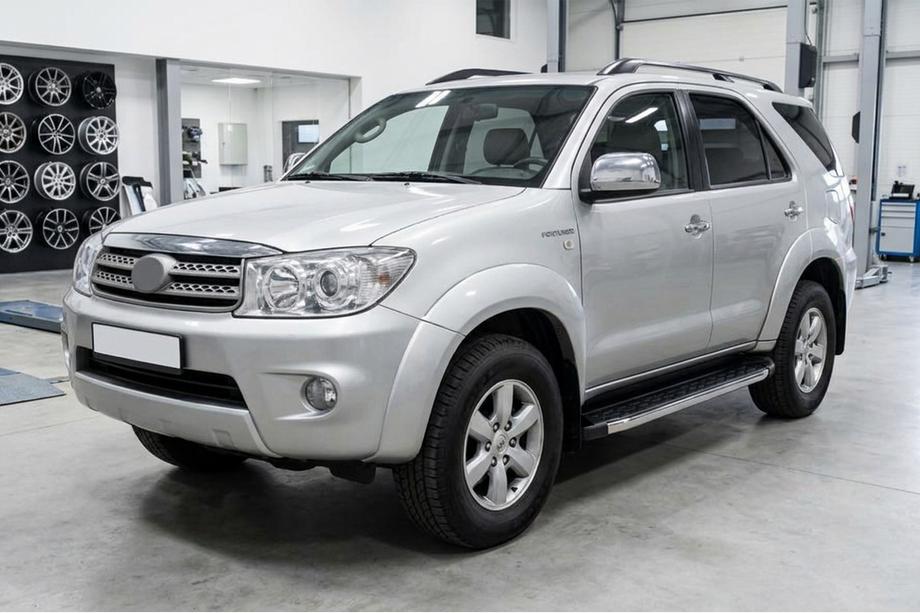 Toyota Fortuner 2006–2015 Sivuporrast BlackLine (2 kpl, alumiini) Image