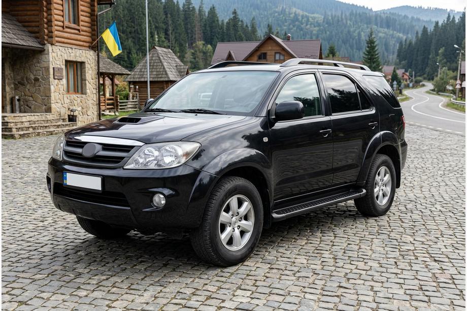 Toyota Fortuner 2006–2015 Allmond Black sivuastinlaudat (2 kpl, alumiini) Kuva 1