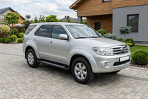 Toyota Fortuner 2006–2015 Sivuporrat New Vision Black (2 kpl, alumiini) kuva 1