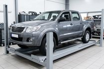 Toyota Hilux 2006–2015 BlackLine-sivuporrassarja (2 kpl, alumiini) kuva 1