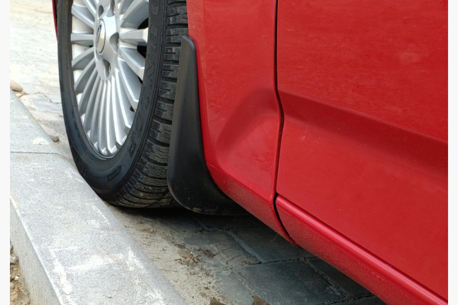 Ford Mondeo 2008–2014 Premium-roiskeläpät (4 kpl) Image