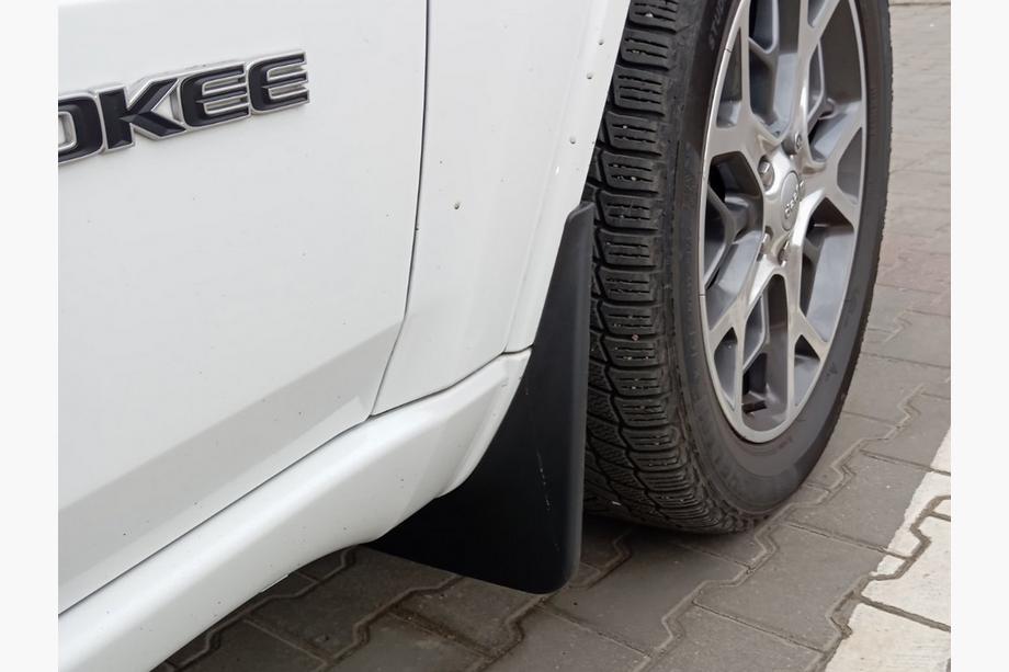 Jeep Grand Cherokee WK2 2010–2021 Premium-roiskeläpät (4 kpl) Image