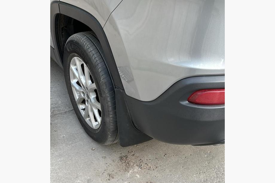 Jeep Cherokee KL 2013– Roiskeläpät Premium (2013-2019, 4 kpl) Image