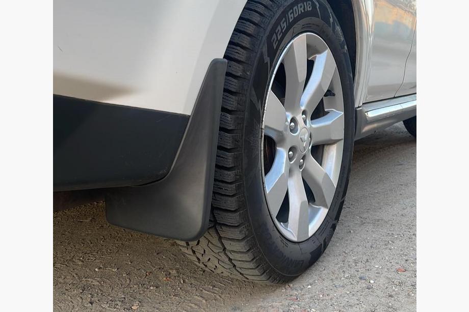 Mitsubishi Outlander 2006–2012 Roiskeläpät Premium leveälle kynnyskotelolle (4 kpl) Image