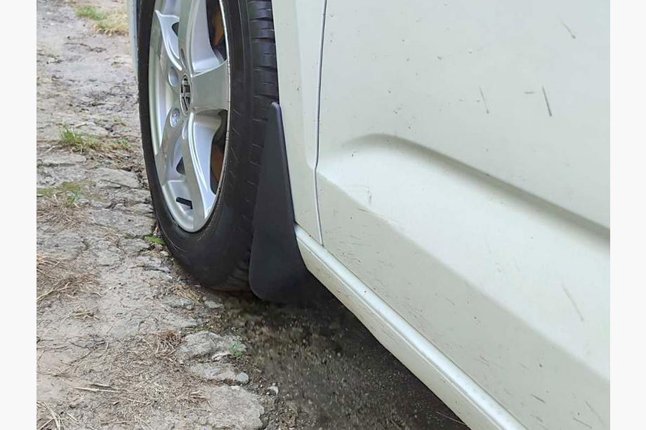Volkswagen Touran 2015– Premium-roiskeläpät (4 kpl) Image