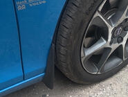 Volvo V40 2012– Roiskeläpät Premium (2012-2016, 4 kpl) kuva 1